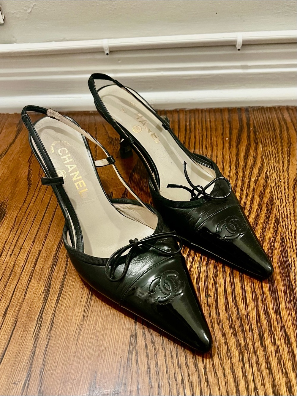 CHANEL Black Patent Leather Pointed Slingback Pumps with CC Logo